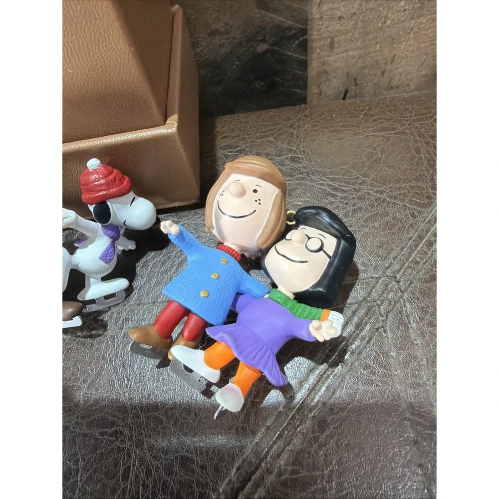 1998 Hallmark Keepsake Peanuts Follow the Leader Ice Skating 4 Ornaments Vintage